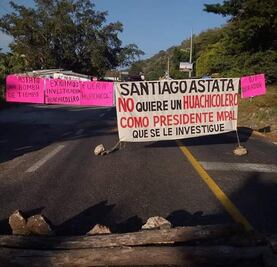 Bloqueo carretero y toma de palacio municipal Astata