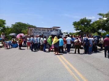 Bloquean carretera Panamericana para exigir  recursos para reparar carreteras en el Istmo