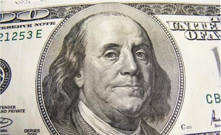 Dólar cotiza en nuevo máximo de 25.52 pesos; bolsa cae 4.5%