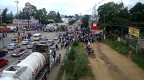 Inicia Sección 22 del SNTE bloqueos en principales carreteras de Oaxaca