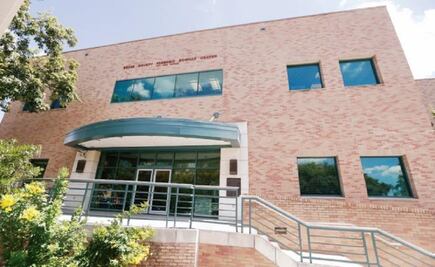 Llegan a EU familiares de muertos en tráiler