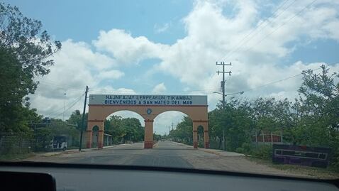 Reabren escuelas en San Mateo de Mar, tras petición de madres y padres de familia a profesores