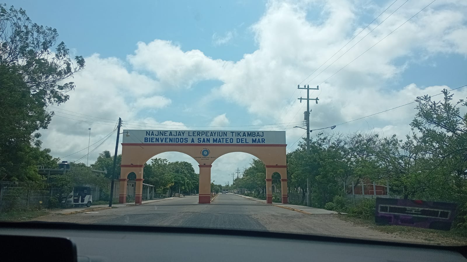 Reabren escuelas en San Mateo de Mar, tras petición de madres y padres de familia a profesores