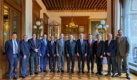 Gobernadores del PRI respaldan al Insabi tras reunión con AMLO