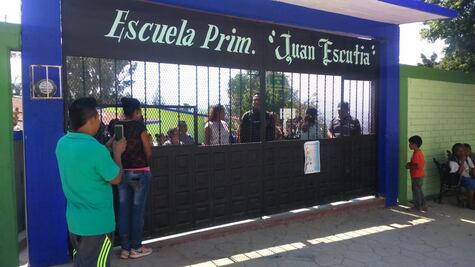 Padres de familia de primaria acusan fraude de ex candidata del PRS