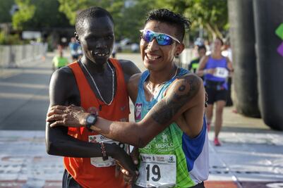 Kenia y Oaxaca comparten el trono en el primer medio maratón de Huatulco