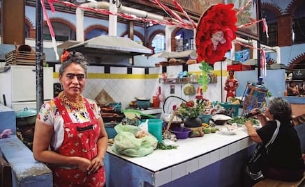 Frida Kahlo inspira un rincón gastronómico en Oaxaca: mole y tradición en el mercado de Ocotlán