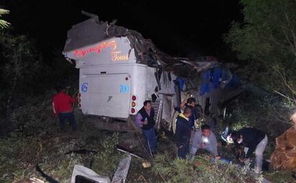 Fiscalía de Oaxaca investiga como homicidio volcadura de autobús en Tuxtepec que dejó 3 muertos