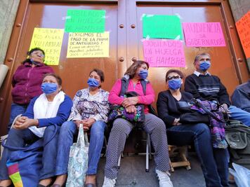 Se declaran en huelga de hambre 7 docentes jubilados; exigen pago de prima de antigüedad