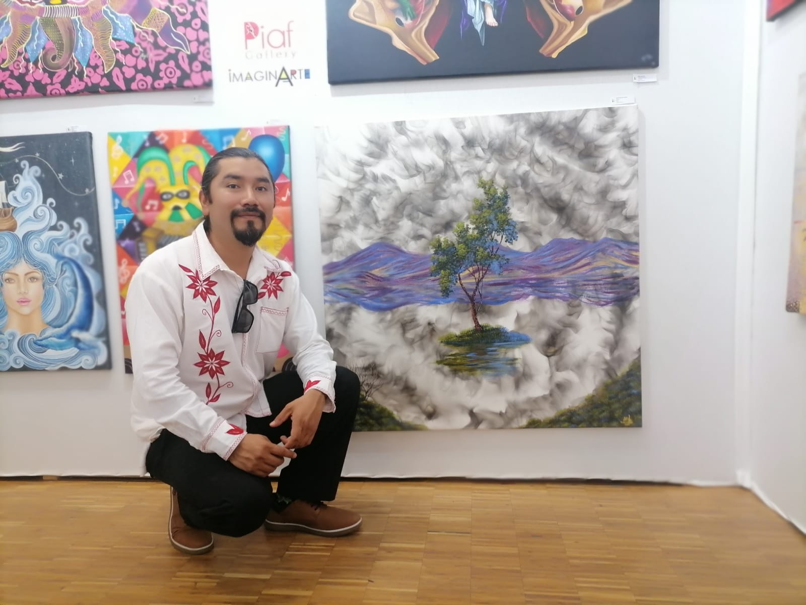 Paisajista de la Mixteca de Oaxaca expone su obra en el Museo Louvre de París