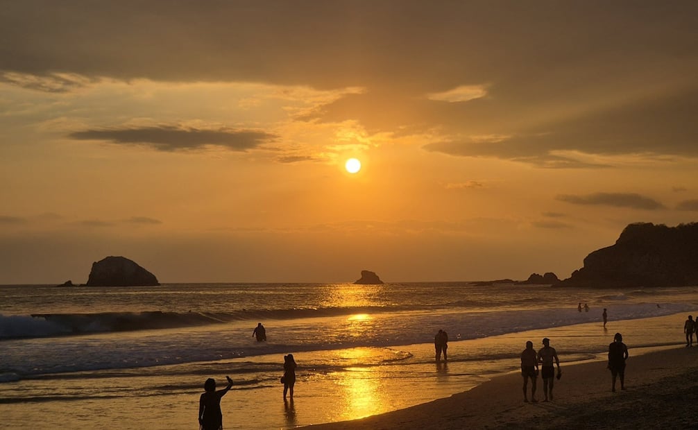 Playa Zipolite. Foto: Fb@Secretaría de Turismo del Estado de Oaxaca