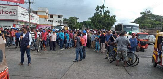 Protestan constructores en Juchitán; piden erigir centro comercial