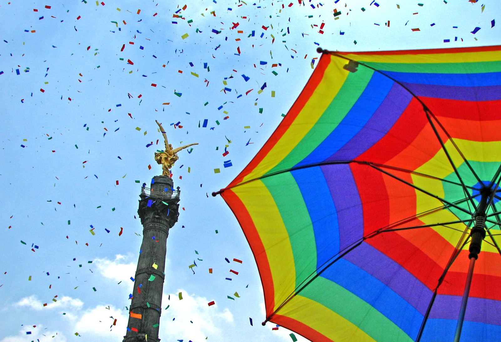 AMLO decreta Día Nacional contra la homofobia, lesbofobia y bifobia