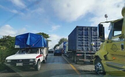 Mantienen bloqueos en el Istmo damnificados del 7-S y afectados por reconstrucción de escuelas