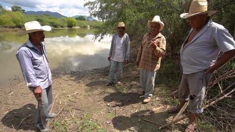 Llega a CDMX muestra fotográfica sobre los "sembradores de agua" de Oaxaca