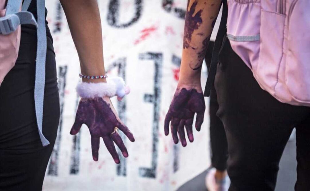 Atenea y Juquila. En cuestión de horas asesinan a dos jóvenes mujeres en el puerto de Salina Cruz, Oaxaca. Foto: Claus Mendoza