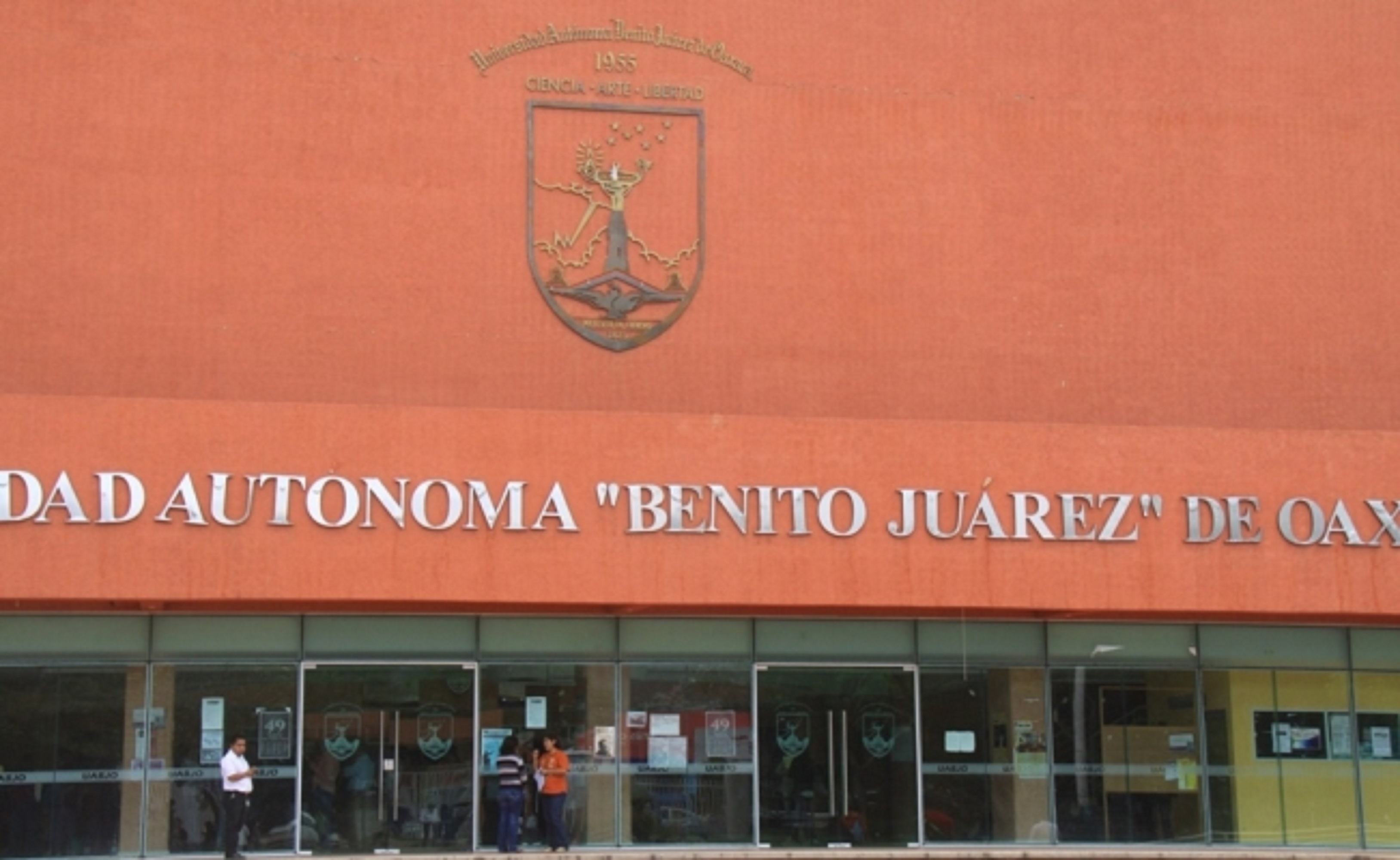 SEP negocia 2 mil 500 mdp con Hacienda para rescatar a la UABJO y otras universidades en crisis