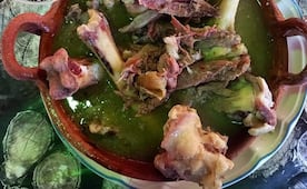 Mole de huesos: así es el exótico platillo de la cocina mixteca de Oaxaca