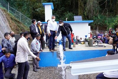 Arranca operación de pozo en Ayutla, tras 3 años sin agua; reconexión al manantial, aún pendiente