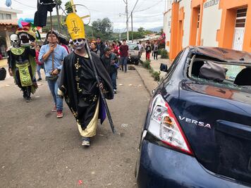 La muerte pasó de largo en Etla, tras embestida en comparsa