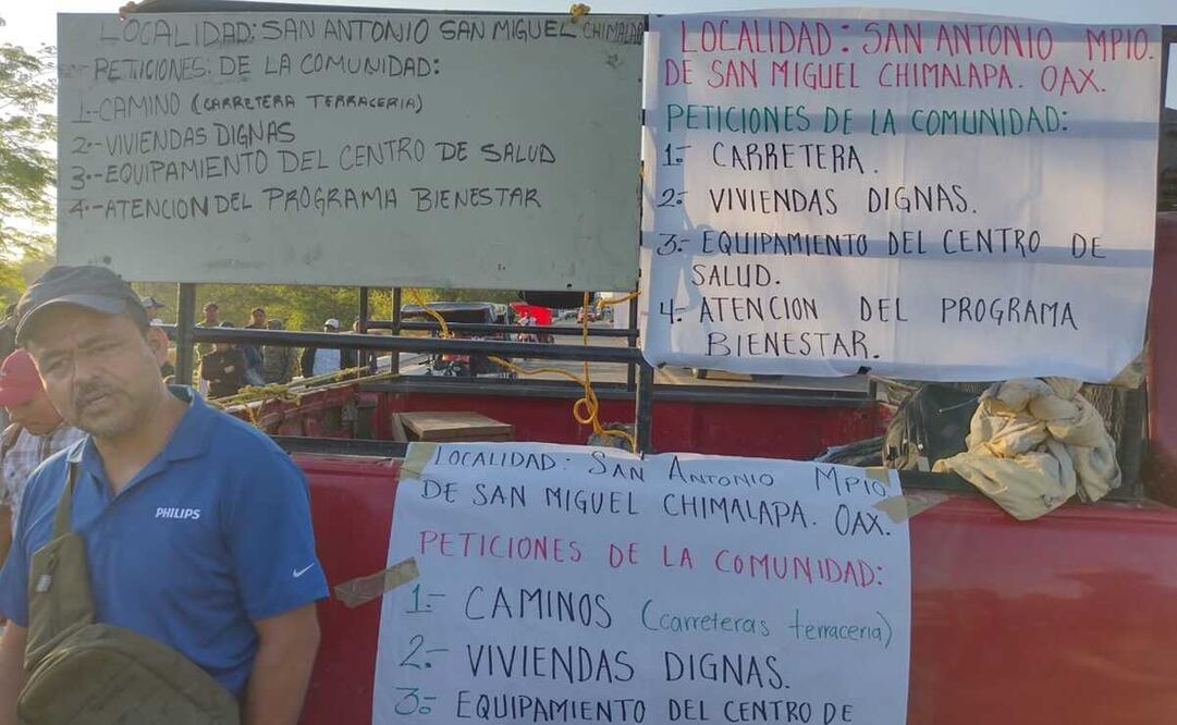 Alrededor de 100 comuneros bloquean la carretera Panamericana que lleva a Chiapas. Foto: Especial