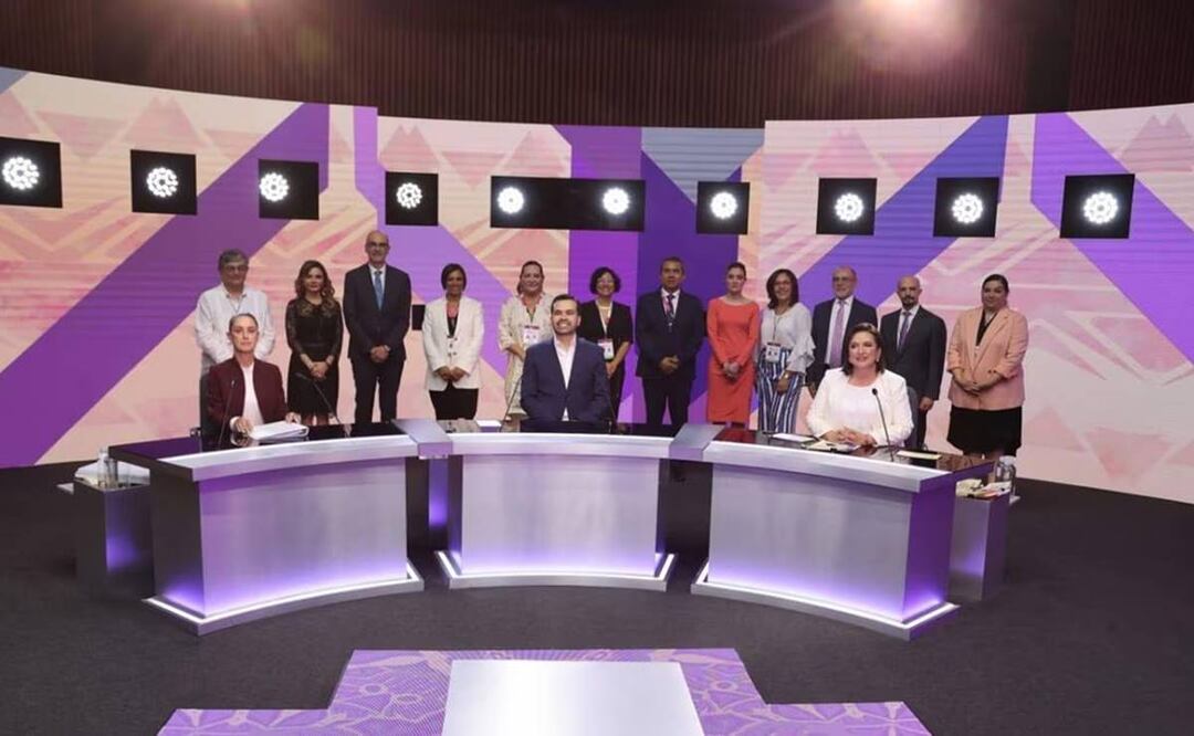 En un ejercicio inédito moderado por los periodistas Denise Maerker y Manuel López San Martín, el primer debate entre los aspirantes a la Presidencia de México se realizó en el salón de sesiones del Consejo General del INE Foto: INE