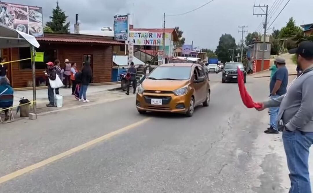 Bloqueo de carretera a la Costa de Oaxaca cumple una semana; pobladores exigen destitución de edil