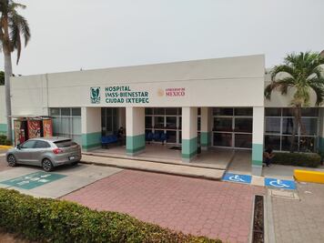 Colapsado el sistema de drenaje en el hospital IMSS-Bienestar de Ciudad Ixtepec, Oaxaca; trabajadores continúan en paro 