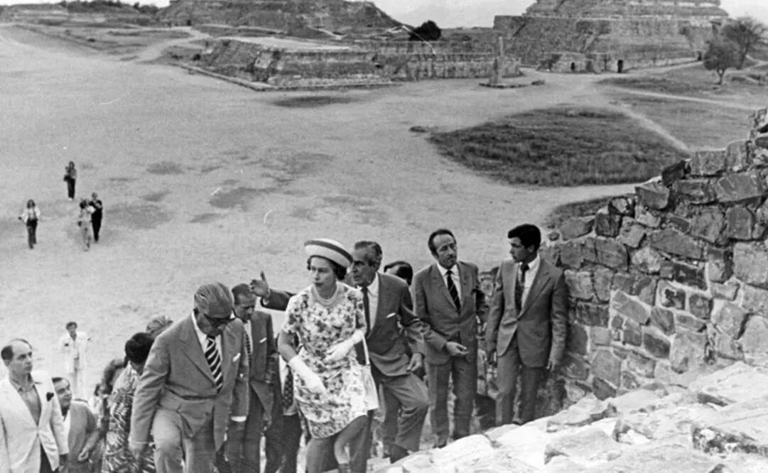 El día que la reina Isabel II visitó Oaxaca y gastó 200 mil pesos en artesanías. Fotos antiguas: Archivo EL UNIVERSAL