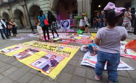 Con tendedero y “velorio” de deudores alimentarios, denuncian en Oaxaca omisión de padres