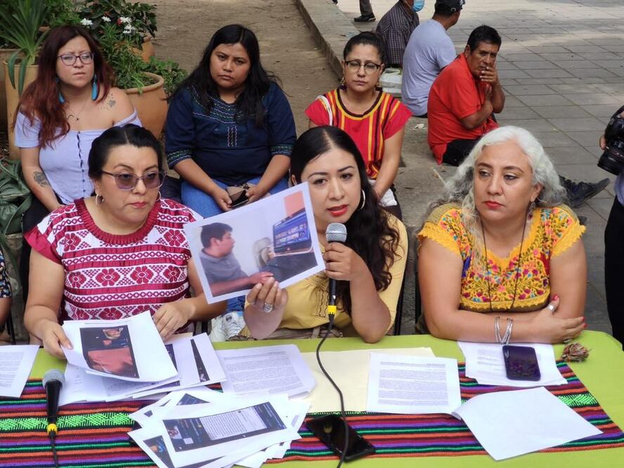 Exigen a Jara no solapar violencia contra las mujeres y destituir a Donato Vargas del gobierno de Oaxaca. Foto: Mario Arturo Martínez