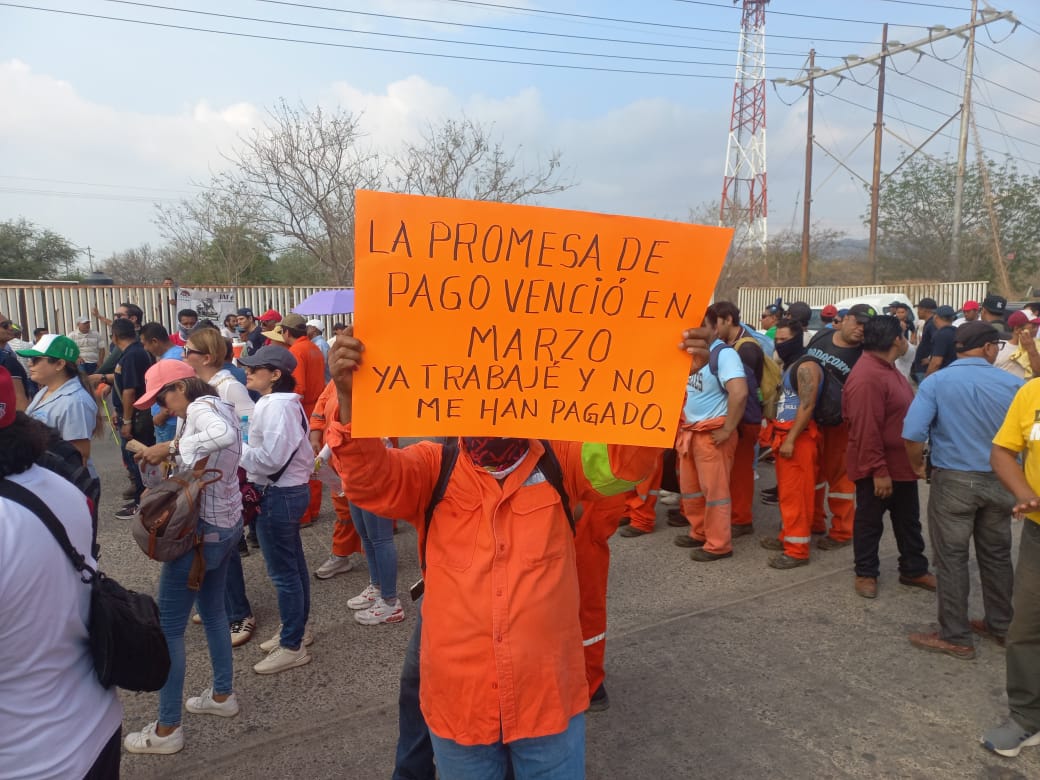 Por tercera ocasión, proveedores de Pemex protestan en la refinería de Salina Cruz para exigir el pago de la deuda de mil 300 millones de pesos