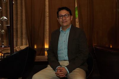 El mixteco que maneja satélites en Canadá