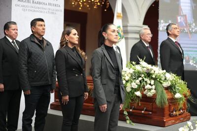 Jara y gobernadores de Morena montan guardia de honor en homenaje a Miguel Barbosa en Puebla