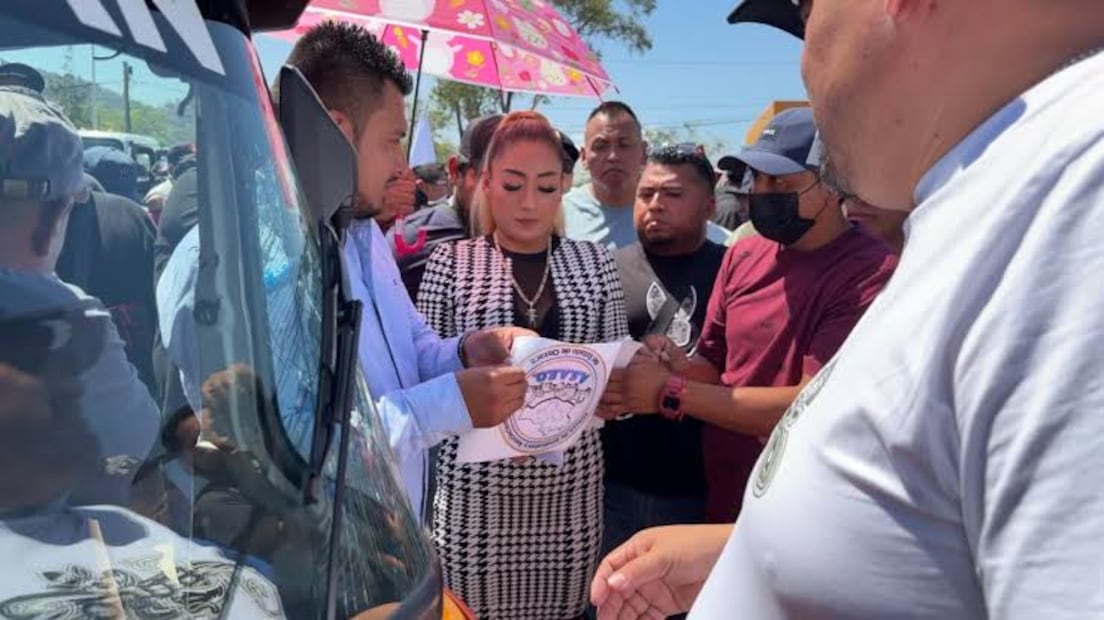 La Asociación de Hoteles y Moteles aseguró que la ASAEO pretende imponerse de manera forzosa para obtener el servicio de transporte de pasajeros a través de taxis. Foto: Especial
