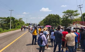 Pobladores de Matías Romero bloquean la carretera Transístmica en protesta por falta de luz desde hace 5 días 