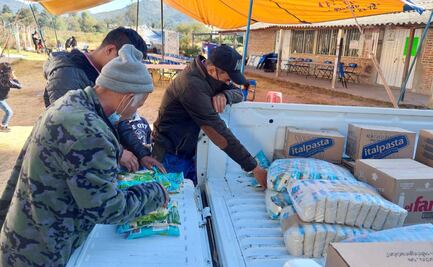 Entregan ayuda alimentaria a familias desplazadas por violencia en Atatlahuca, en la Mixteca de Oaxaca