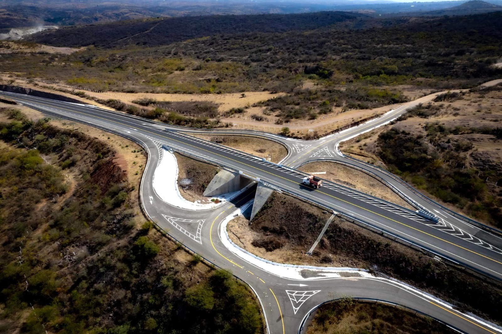 Tras diálogo, acuerdan que distintas empresas presten servicio de transporte de Oaxaca a Puerto Escondido. Foto: Mauricio Velázquez