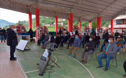 Entrega IEEPO mobiliario y equipo a 20 escuelas de la región Cañada, en Oaxaca