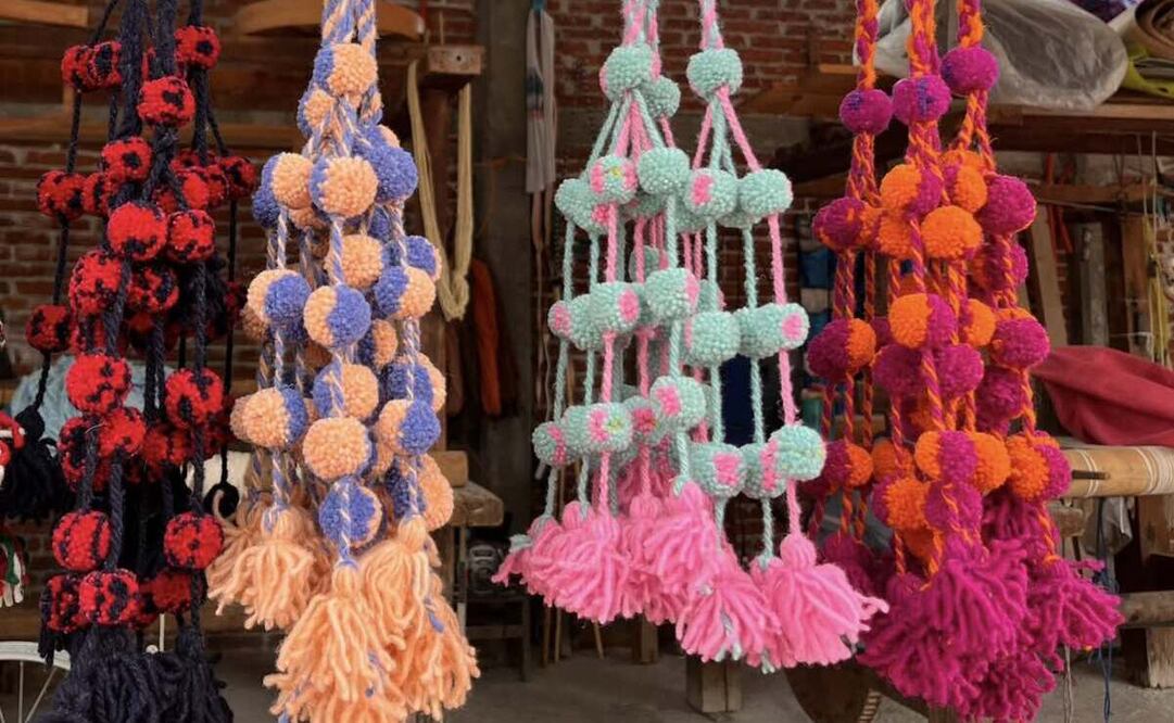 Los tlacoyales son adornos tradicionales de Oaxaca, hechos a mano con materiales naturales, que representan la herencia cultural y el arte textil de la región. Foto: Facebook Taller Manos Agustina.