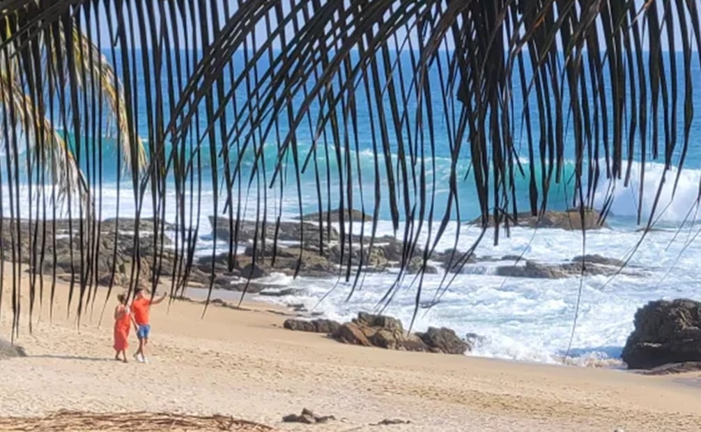 Esta playa virgen es ideal para pasar unas vacaciones alejadas del bullicio de la multitud. Foto: Playa Agua Blanca México.