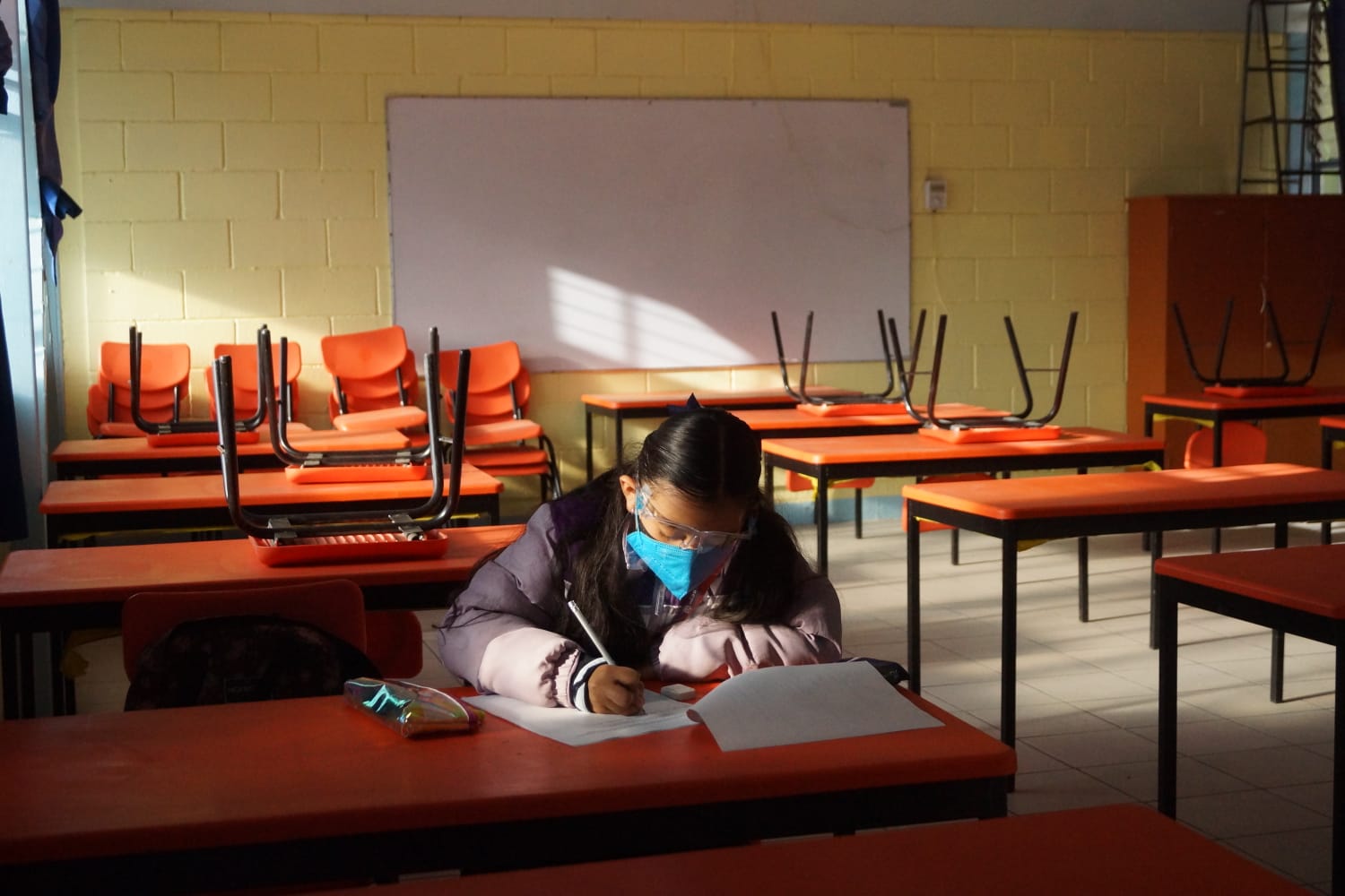 Vacunarán contra Covid-19 a al menos 16 niños de Oaxaca cuyos padres han ganado amparos a la 4T