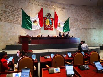 Con madruguete de Morena aprueban reforma educativa en Congreso de Oaxaca