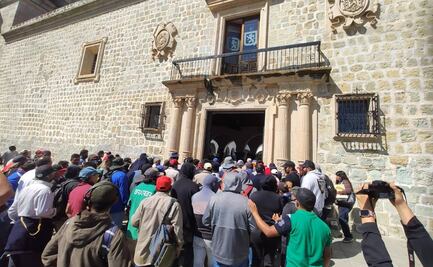 Trabajadores exigen a edil de Oaxaca de Juárez lugar para depositar la basura; suspenden recolección otra vez