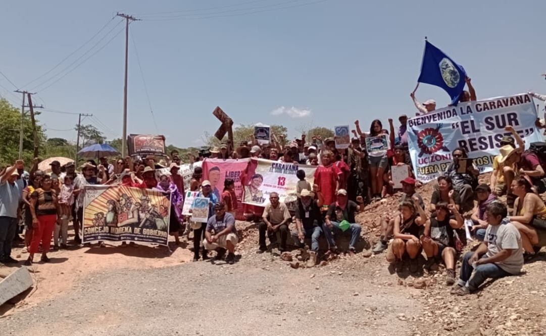 Entre acoso de marinos y grupos criminales, cumple 60 días bloqueo a obras del Transístmico en Oaxaca. Foto: Especial