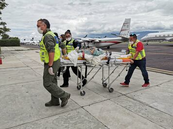 Tras reclamos, trasladan a víctima de La Venta para su atención