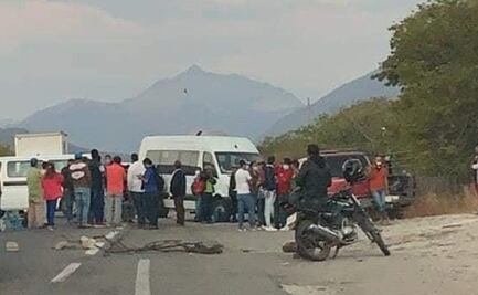 Con bloqueo carretero, músicos del Istmo exigen apoyos de la 4T ante crisis por pandemia
