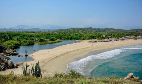 Empresario de la Costa de Oaxaca denuncian invasión de grupos políticos en terrenos de reservas ecológicas de Huatulco