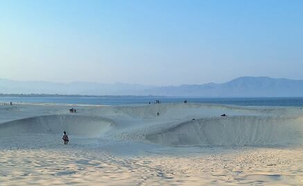 No es el Desierto del Sahara, son las dunas de la playa Chipehua en Oaxaca