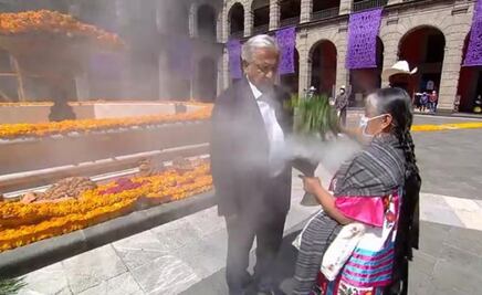 Con limpia mazateca, AMLO inaugura ofrenda dedicada a fallecidos por Covid-19